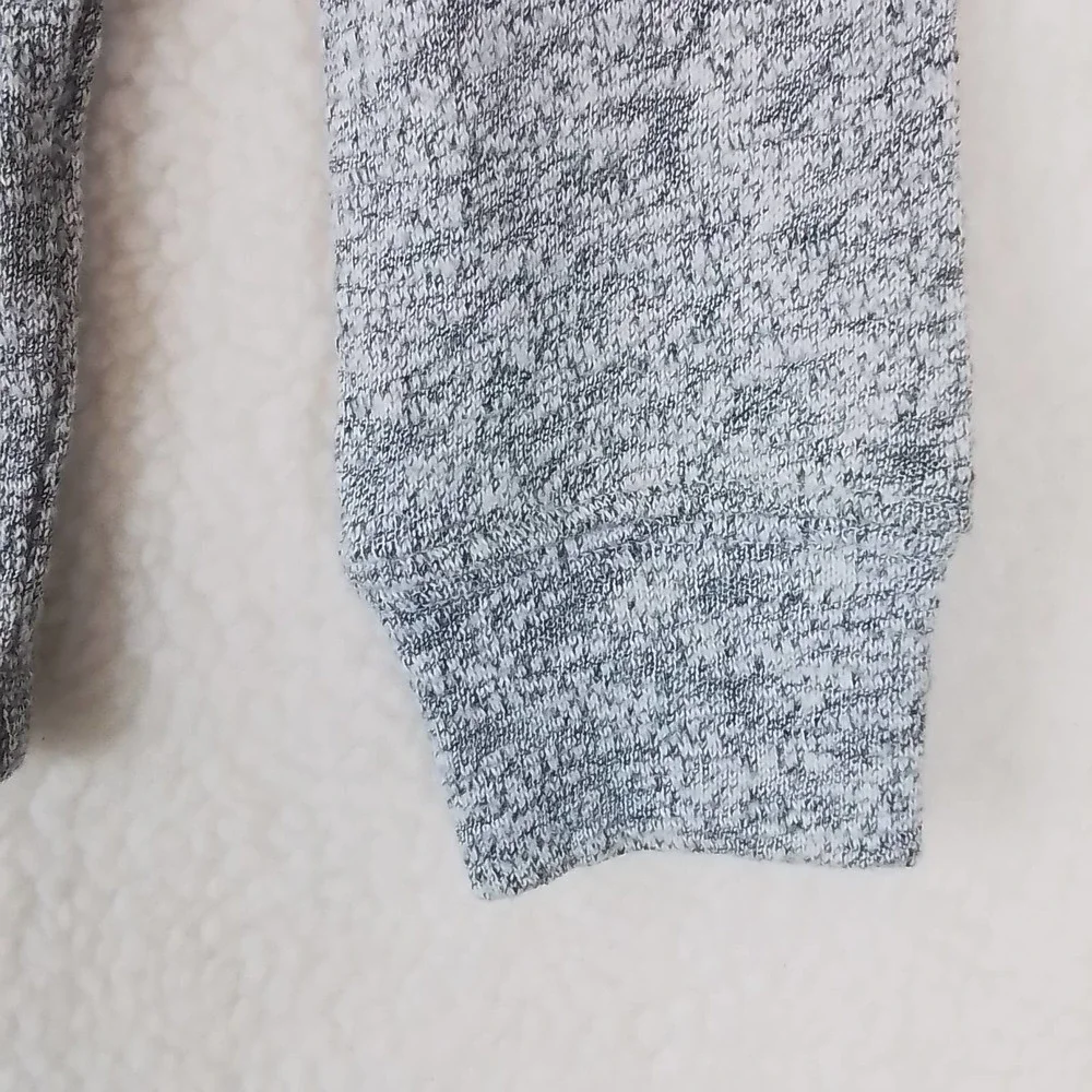 OshKosh Long Sleeve Knit Tee‎ T-Shirt Size 4 in Heathered Gray w/ Red